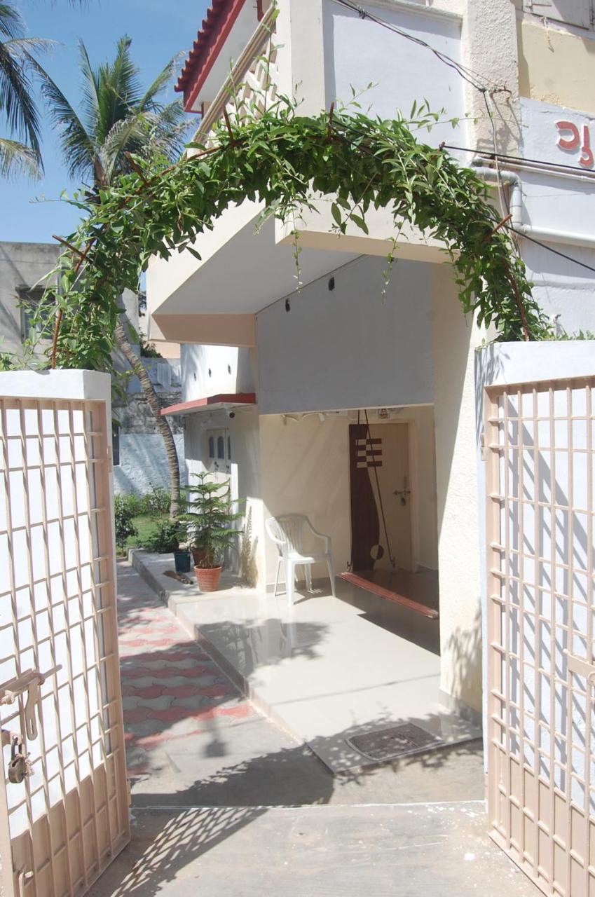 Dwārka Gurukrupa Bunglow מראה חיצוני תמונה